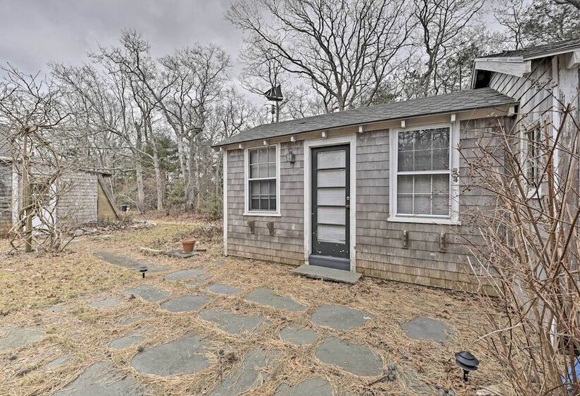Cozy Vineyard Haven Cottage < 1 Mi To Beach!