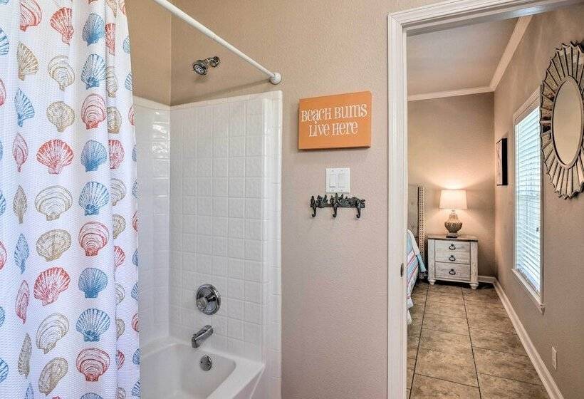 Walk To Shore: Crystal Beach Coastal Home!