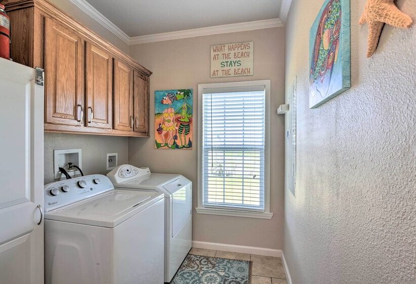 Walk To Shore: Crystal Beach Coastal Home!