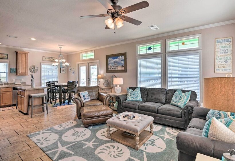 Walk To Shore: Crystal Beach Coastal Home!