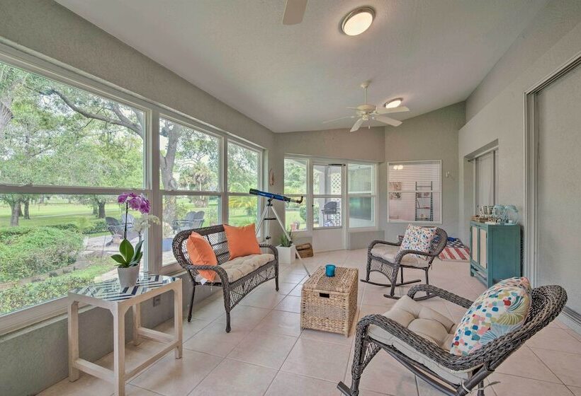 Crystal River Gem Near Three Sisters Springs!