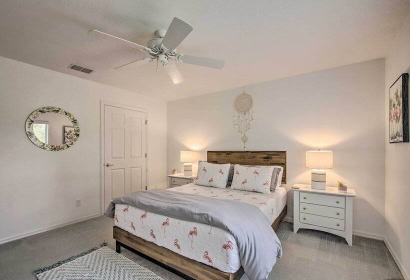 Crystal River Gem Near Three Sisters Springs!