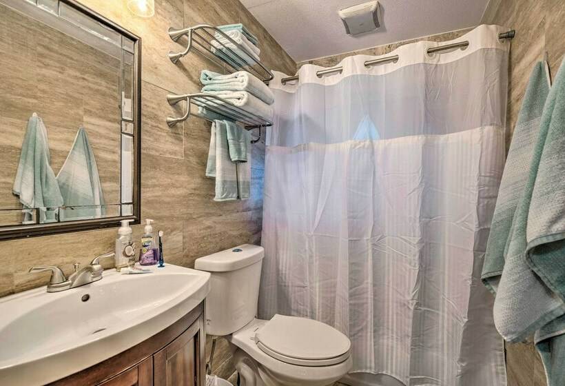 Crystal River Retreat W/ Mini Golf Course!