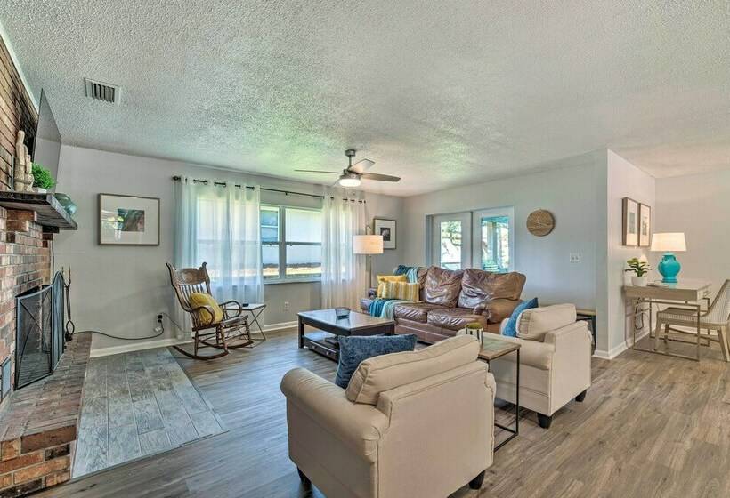 Crystal River Retreat W/ Mini Golf Course!