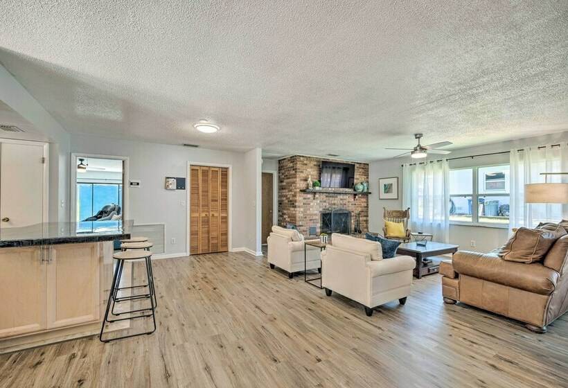 Crystal River Retreat W/ Mini Golf Course!