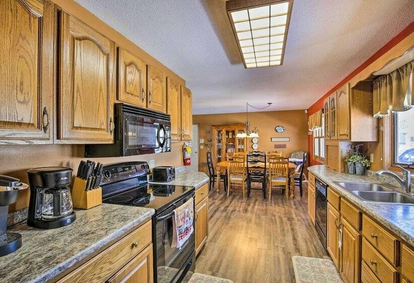 Cumberland Retreat  W/ Lakefront Yard & Dock