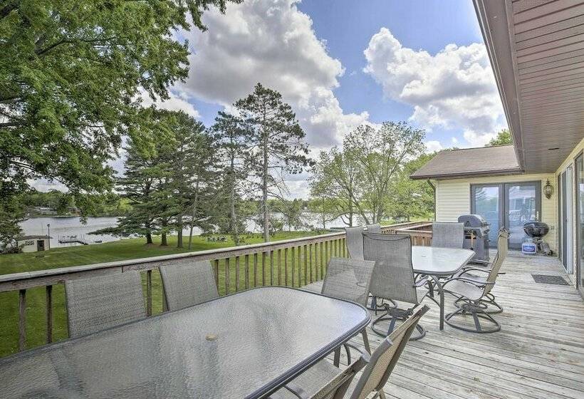 Cumberland Retreat  W/ Lakefront Yard & Dock