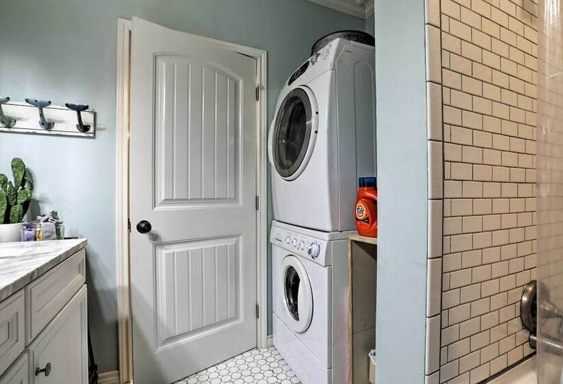 Historic Galveston Home: Walkable Neighborhood!