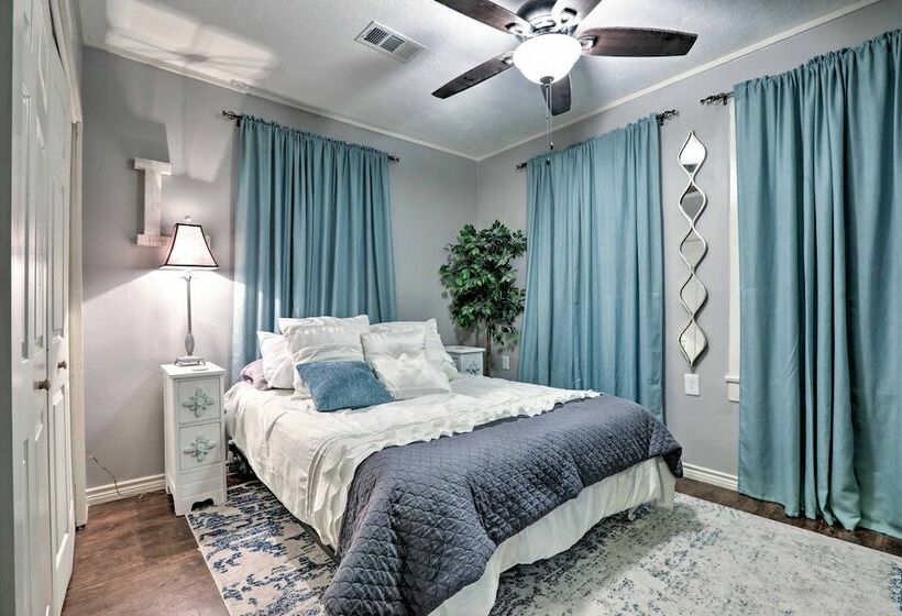 Historic Galveston Home: Walkable Neighborhood!