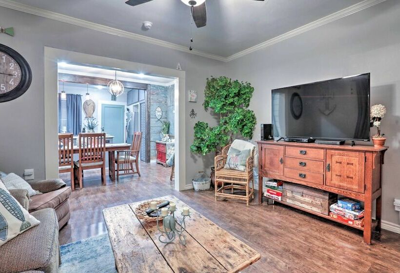 Historic Galveston Home: Walkable Neighborhood!