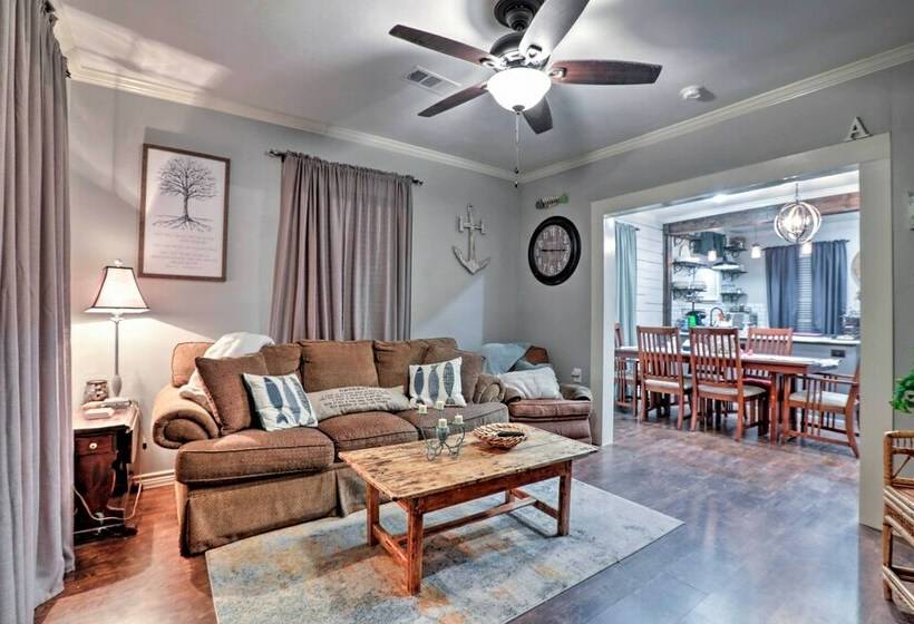 Historic Galveston Home: Walkable Neighborhood!