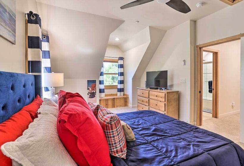 Steps To Lake: Cabin W/ Deck In Lake Arrowhead