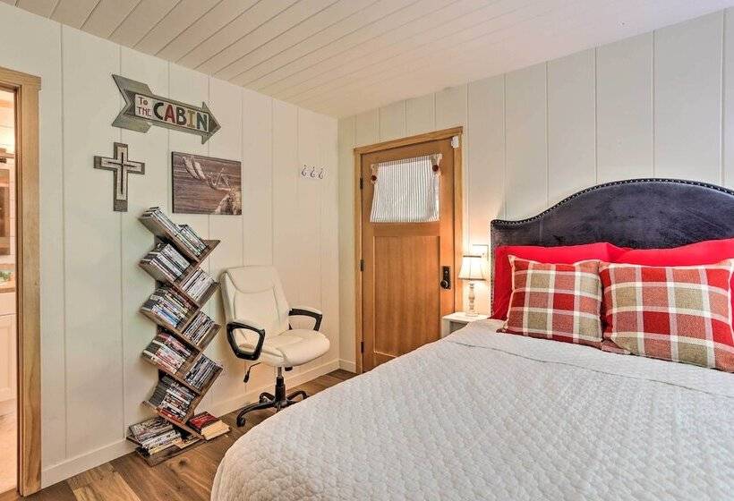 Steps To Lake: Cabin W/ Deck In Lake Arrowhead