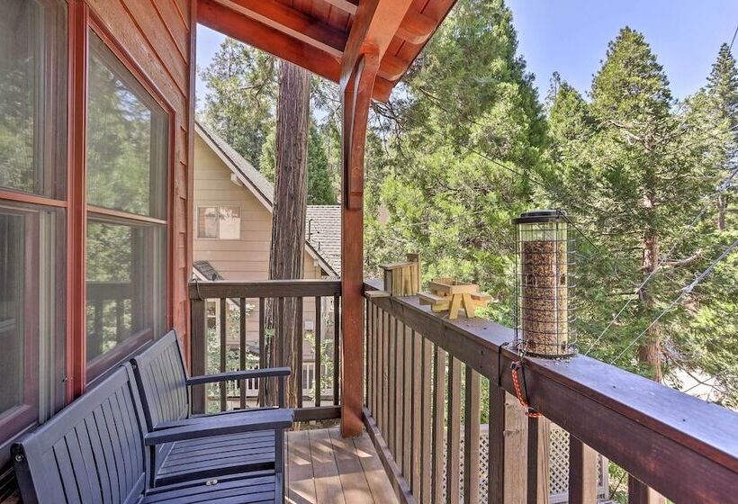 Steps To Lake: Cabin W/ Deck In Lake Arrowhead