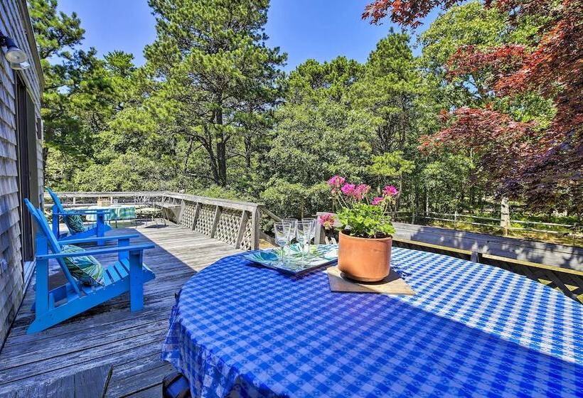 Coastal Cottage: Walk To Chipman S Cove!