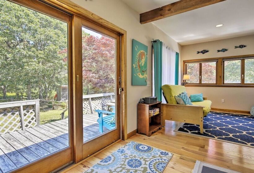 Coastal Cottage: Walk To Chipman S Cove!