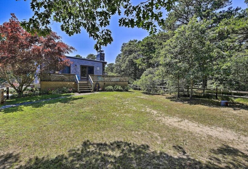 Coastal Cottage: Walk To Chipman S Cove!