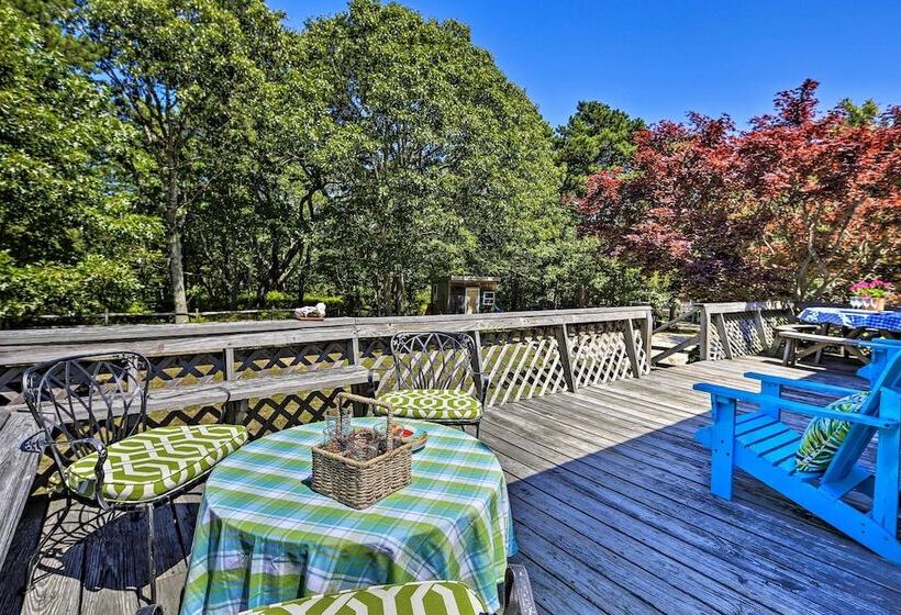 Coastal Cottage: Walk To Chipman S Cove!