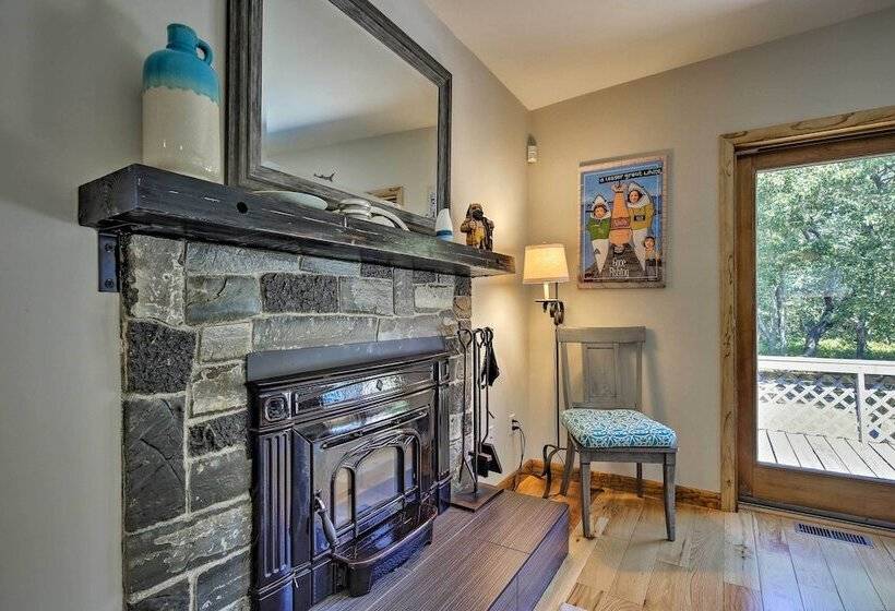 Coastal Cottage: Walk To Chipman S Cove!