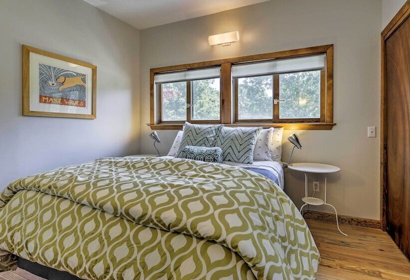 Coastal Cottage: Walk To Chipman S Cove!