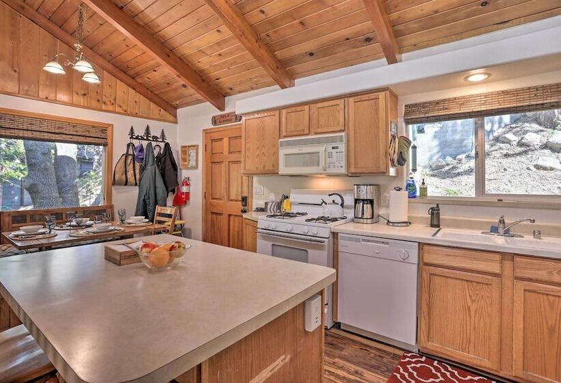 Delightful Family Cabin: Walk To Lake Gregory!