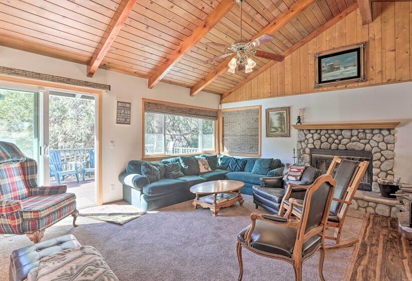 Delightful Family Cabin: Walk To Lake Gregory!