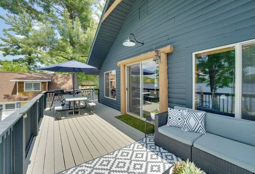 Diamond Lake Waterfront Cabin W/ Deck + Dock!