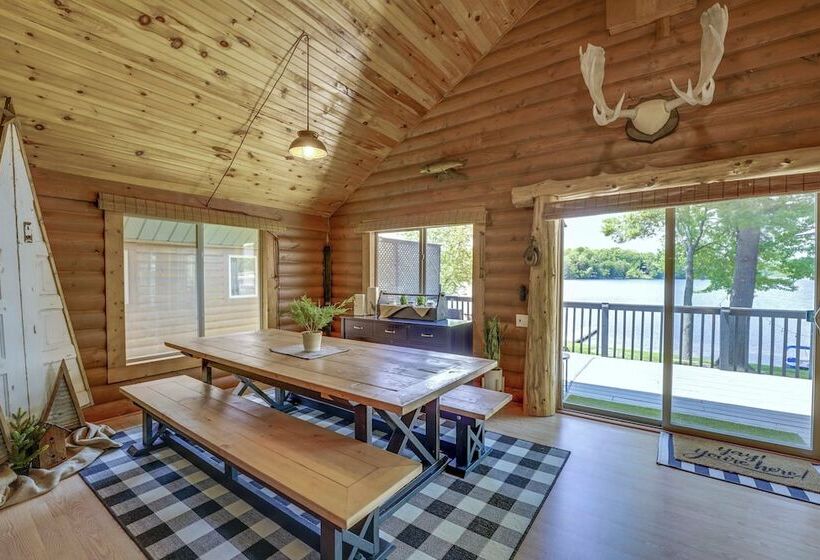 Diamond Lake Waterfront Cabin W/ Deck + Dock!