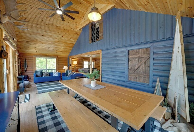 Diamond Lake Waterfront Cabin W/ Deck + Dock!