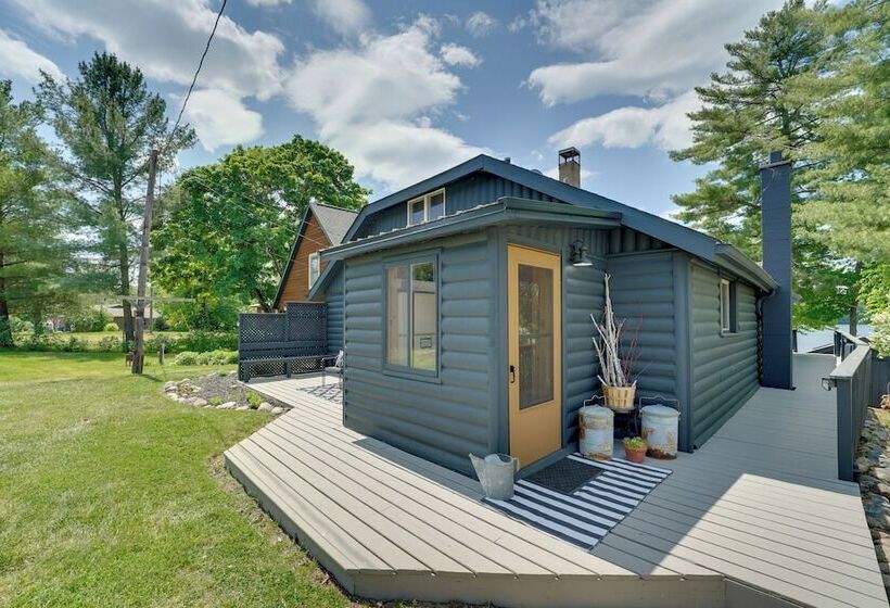 Diamond Lake Waterfront Cabin W/ Deck + Dock!