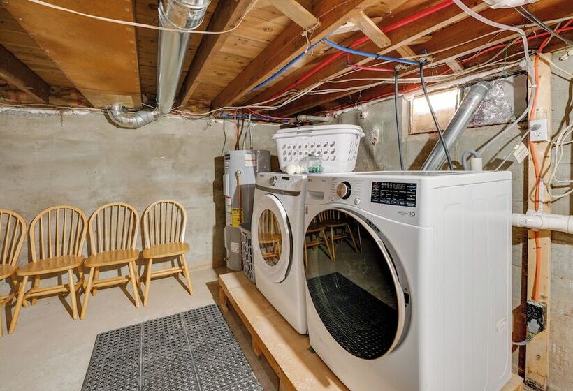 Diamond Lake Waterfront Cabin W/ Deck + Dock!