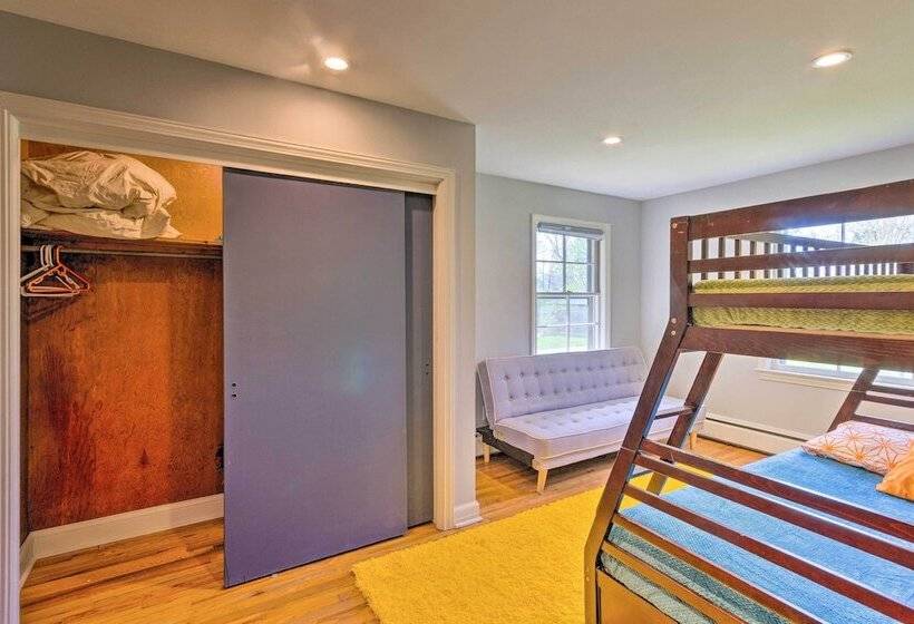 Dog Friendly Home: 1 Mi To Downtown Hendersonville