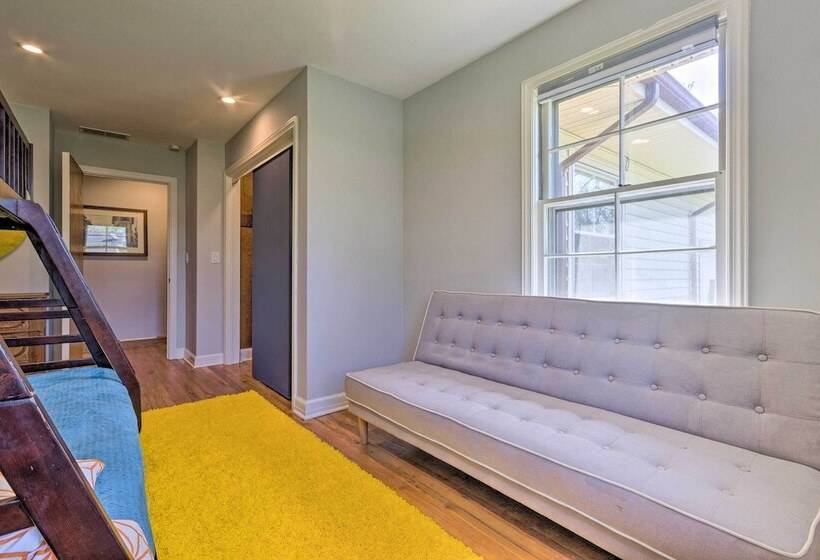 Dog Friendly Home: 1 Mi To Downtown Hendersonville