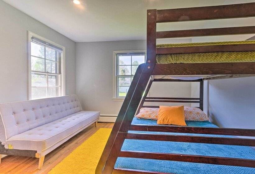 Dog Friendly Home: 1 Mi To Downtown Hendersonville