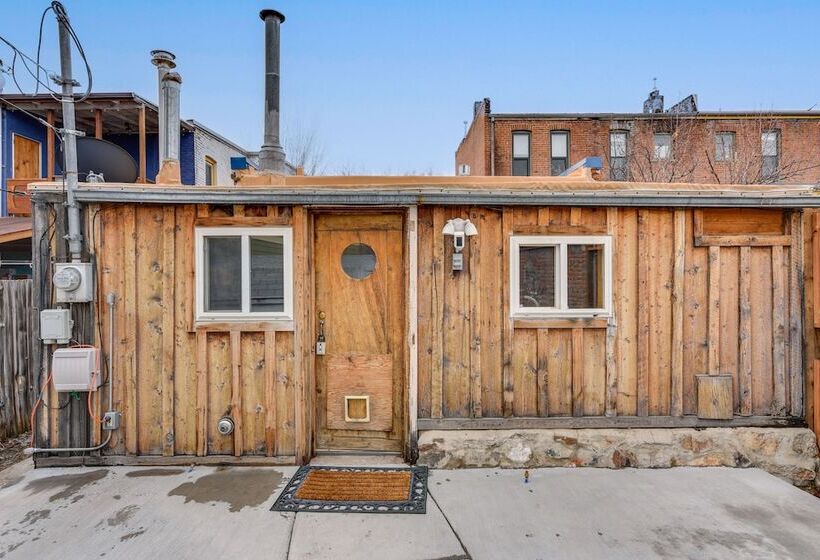 0601: Downtown Salida Cottage W/ Fireplace + Yard