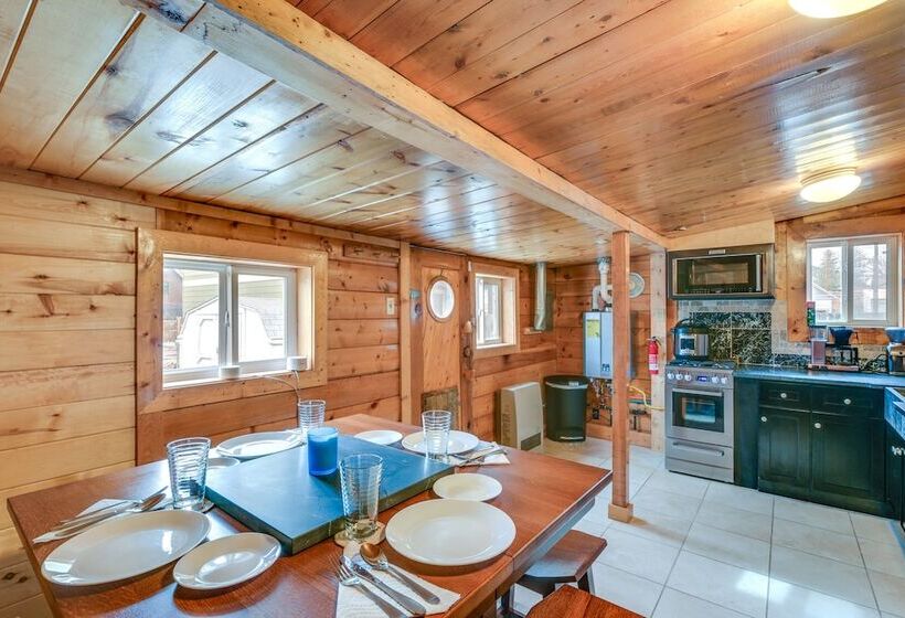 0601: Downtown Salida Cottage W/ Fireplace + Yard