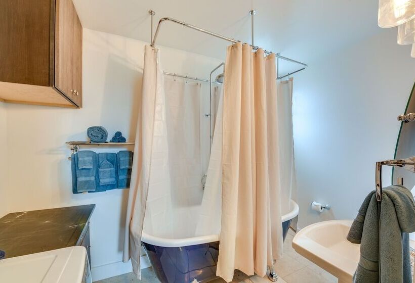 0601: Downtown Salida Cottage W/ Fireplace + Yard