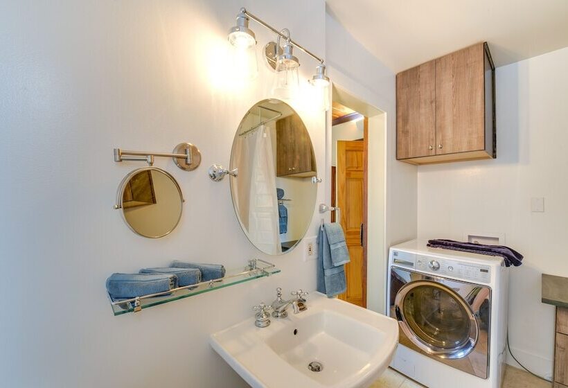 0601: Downtown Salida Cottage W/ Fireplace + Yard