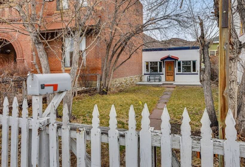 0601: Downtown Salida Cottage W/ Fireplace + Yard