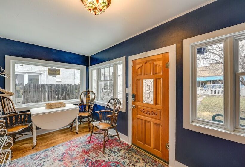 0601: Downtown Salida Cottage W/ Fireplace + Yard