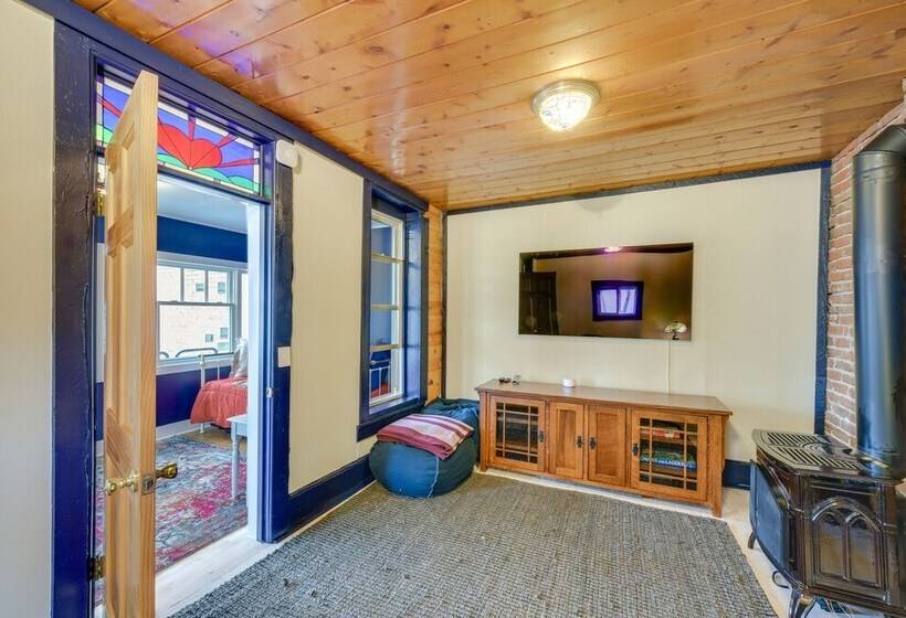 0601: Downtown Salida Cottage W/ Fireplace + Yard