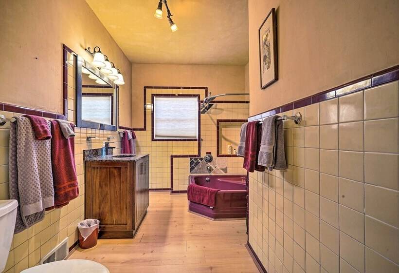 Eclectic Home: Walk To Town & Bath District!