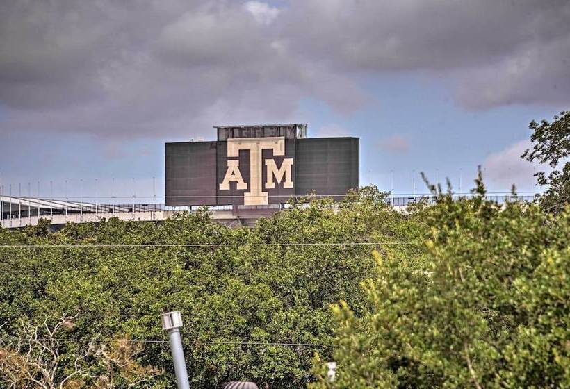 Elegant College Station Home   Walk To Texas A & M
