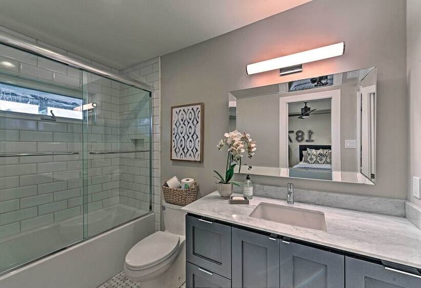 Elegant College Station Home   Walk To Texas A & M