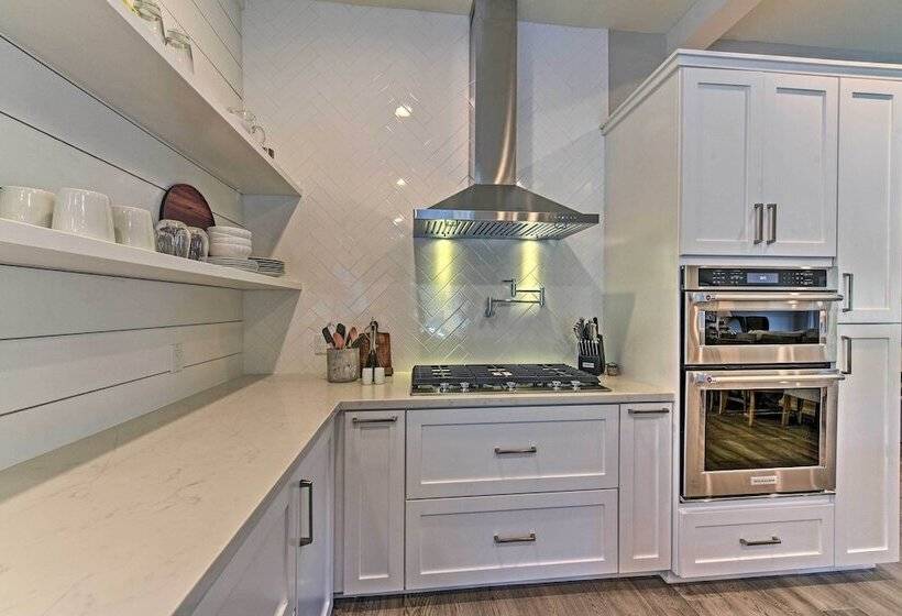 Elegant College Station Home   Walk To Texas A & M