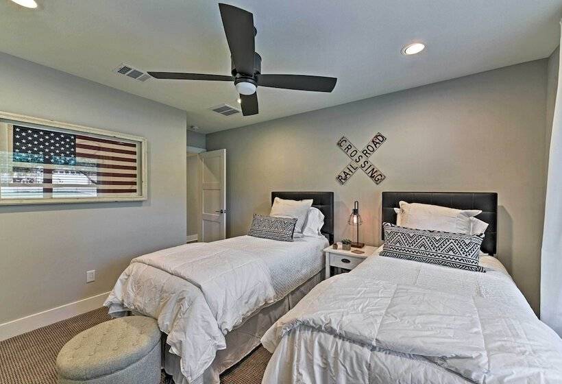 Elegant College Station Home   Walk To Texas A & M