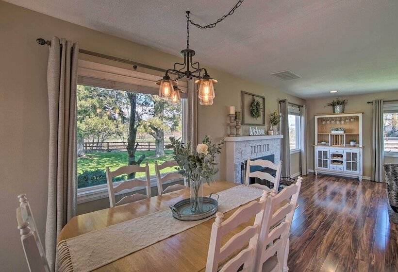 Ellensburg Home W/ Mountain Views On 3 Acres!