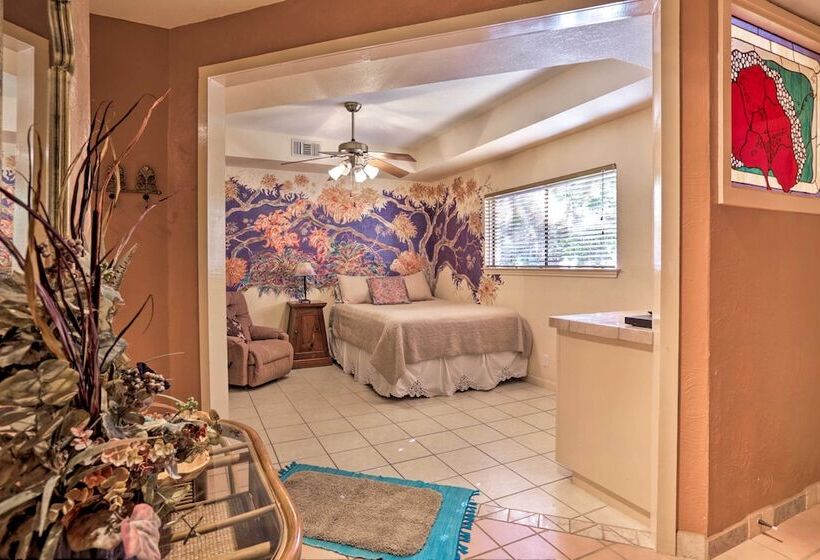 Exotic Home W/ Patio & Grill: Walk To Canyon Lake!