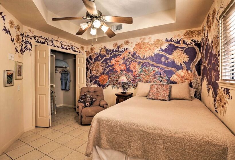 Exotic Home W/ Patio & Grill: Walk To Canyon Lake!