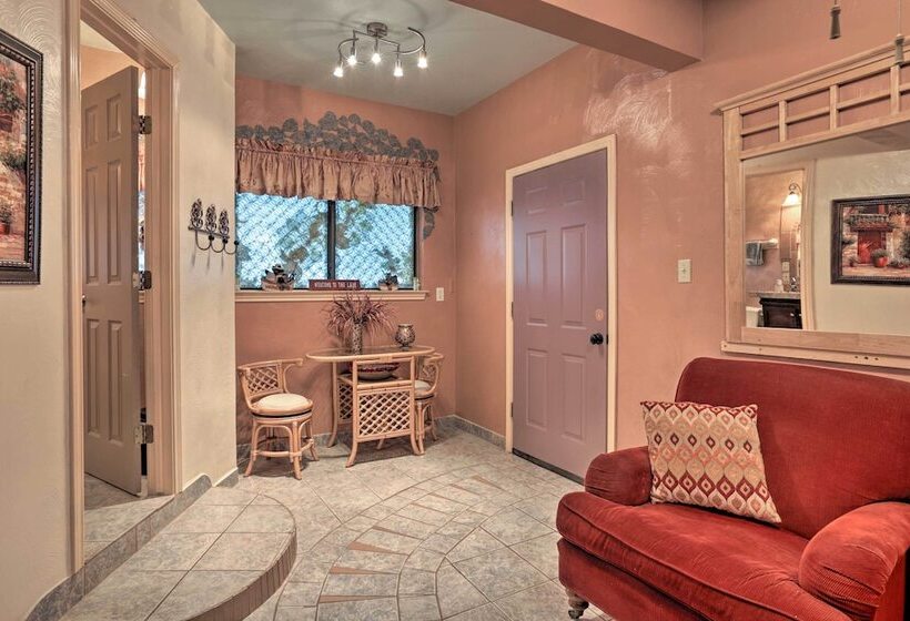 Exotic Home W/ Patio & Grill: Walk To Canyon Lake!